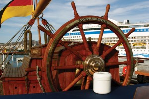 Schiff Ahoi - Gorch Fock Segelschulschiff  im Hafen von Las Palmas