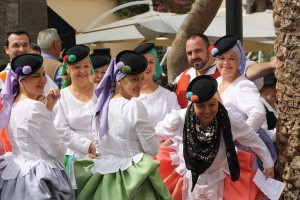 Wöchentliche Folklore im Wiedereröffneten Pueblo Canario