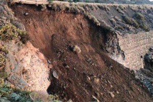 Mauersturz führt zu Kollaps der Autobahn an der Einfahrt Las Palmas de Gran Canaria