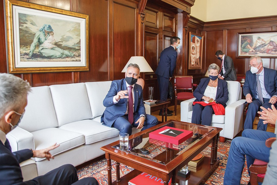 Dramatischer Anstieg bei illegalen Migranten, Treffen mit EU Kommissar und Spaniens Innenminister