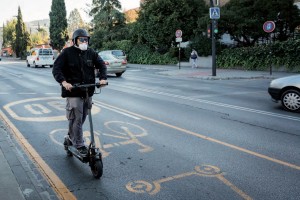 Straßenverordnung: Neue Regeln für Tret- und E-Roller 2021 in Spanien