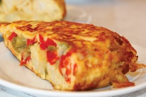 Tortilla Espanola und Salsa Brava