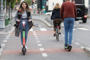 Persönliche Mobilität: Tret-/Trittroller, Scooter - neue Straßenverkehrsregeln